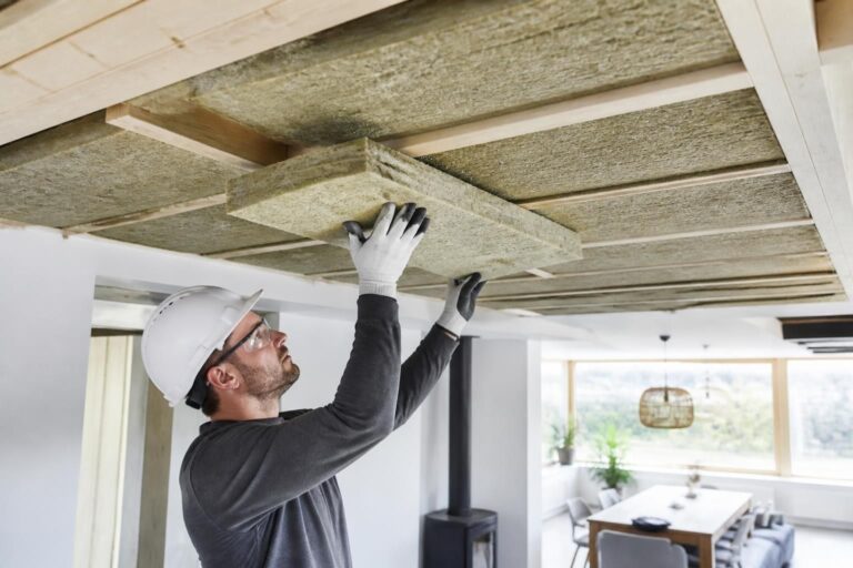 découvrez nos conseils pratiques pour bien choisir l'isolation de votre plafond en 2026, afin d'améliorer le confort thermique de votre maison et réaliser des économies d'énergie.