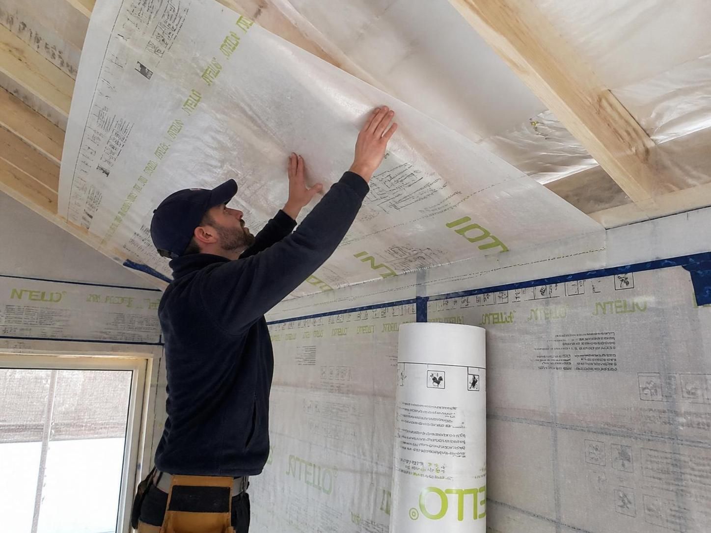 découvrez nos conseils pour bien isoler votre plafond et réduire votre consommation d'énergie tout en améliorant le confort de votre maison.