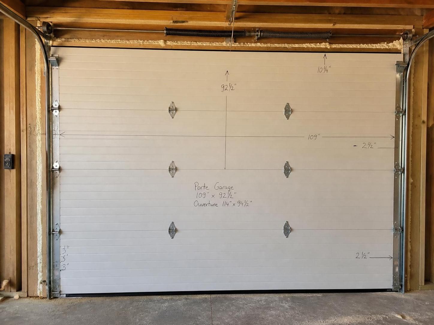 découvrez comment choisir le meilleur isolant pour votre porte de garage afin d'optimiser l'efficacité énergétique, améliorer le confort et réduire les coûts de chauffage.