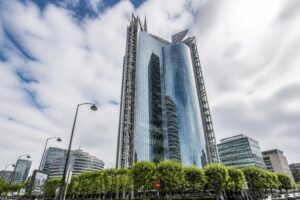 découvrez la tour europlaza, un symbole emblématique de l’architecture moderne à paris, alliant design innovant et élégance urbaine au cœur de la capitale.