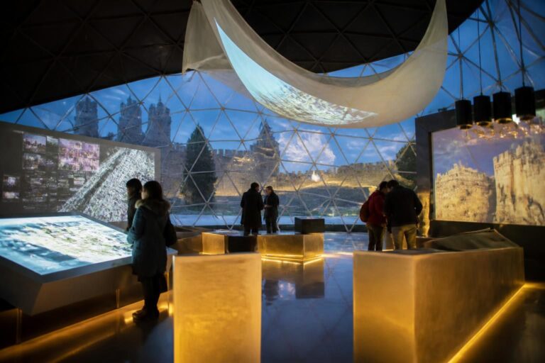 plongez dans l'univers captivant de tridome carcassonne et vivez une expérience immersive unique, alliant technologie moderne et patrimoine historique pour un voyage inoubliable.