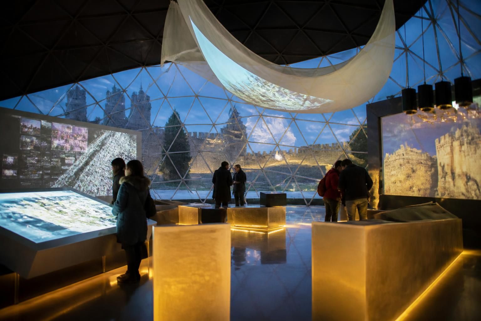 plongez dans l'univers captivant de tridome carcassonne et vivez une expérience immersive unique, alliant technologie moderne et patrimoine historique pour un voyage inoubliable.