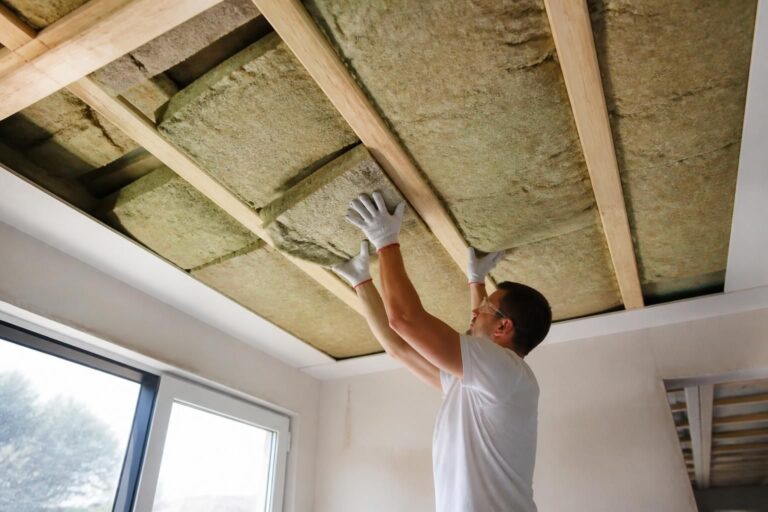 découvrez comment isoler efficacement le plafond pour réduire les bruits et améliorer le confort acoustique de votre intérieur grâce à nos conseils pratiques et solutions adaptées.