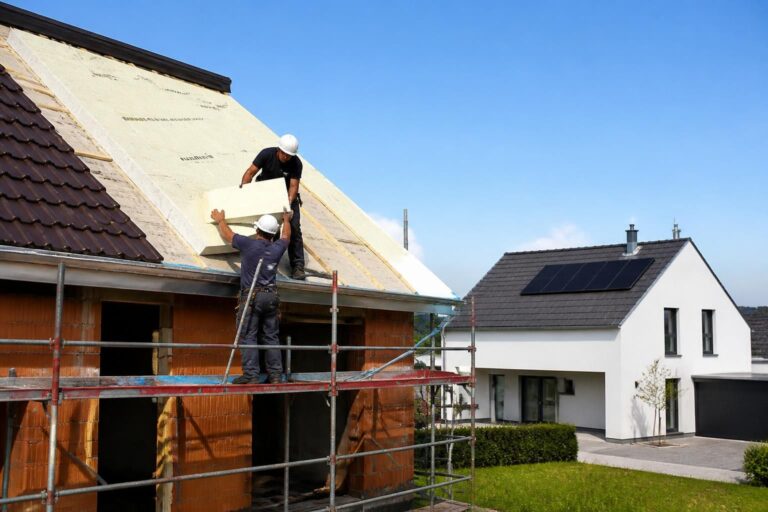 découvrez les méthodes d'isolation de toiture par l'extérieur et leurs avantages pour améliorer le confort et l'efficacité énergétique de votre maison.