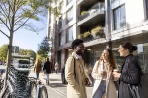 découvrez les nombreux avantages de la location en ville pour les jeunes actifs, alliant proximité des commodités, dynamique urbaine et flexibilité de logement.