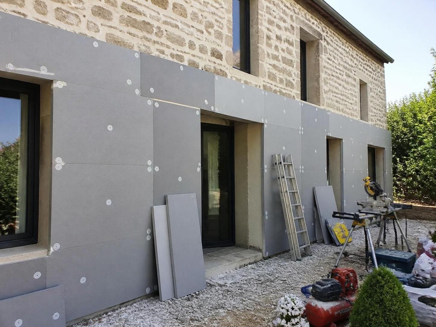 découvrez notre guide complet pour choisir et installer la plaque isolante thermique adaptée à vos besoins, afin d'améliorer l'efficacité énergétique de votre habitat.