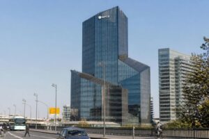 découvrez tout sur la tour bpce est, son architecture, ses fonctions et son impact économique et social sur la région.