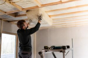 découvrez nos conseils pratiques pour bien isoler votre plafond et réduire efficacement votre consommation d'énergie tout en améliorant le confort de votre maison.