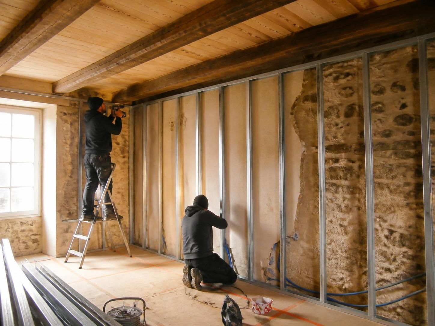 découvrez comment bien choisir vos matériaux pour l'isolation intérieure et optimiser vos économies d'énergie grâce à nos conseils pratiques et efficaces.