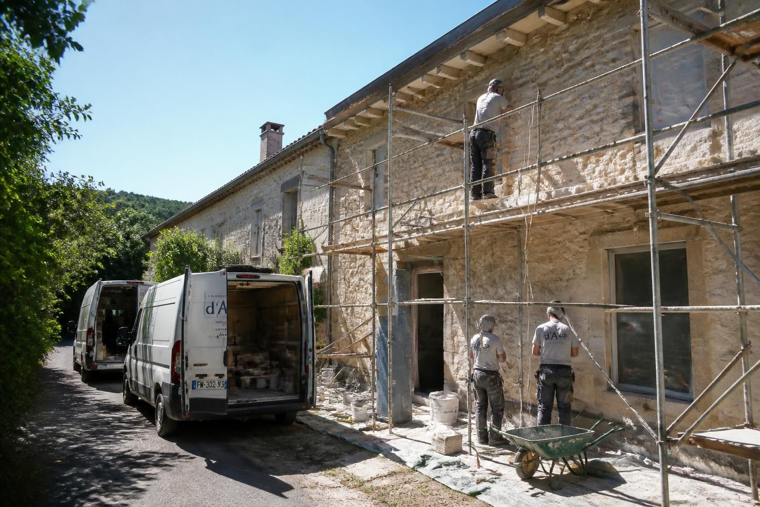 découvrez le prix moyen de la rénovation d'une maison en 2026, avec des conseils pour estimer votre budget et optimiser vos travaux.